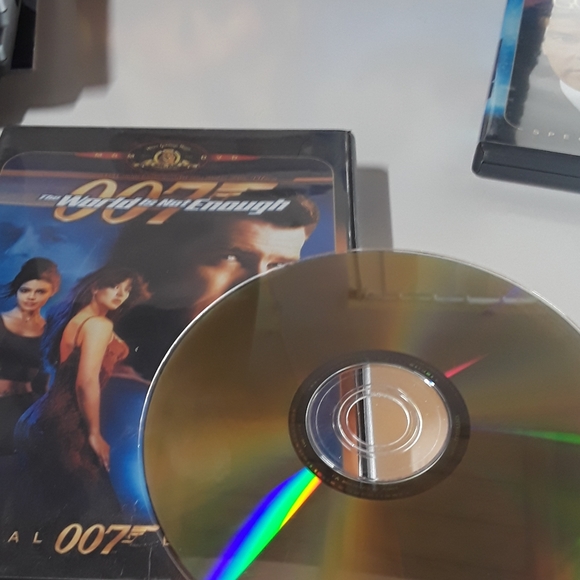 The James Bond 007 DVD Special Edition Collection (8 DVDS) - Picture 16 of 16